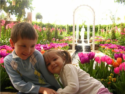 phipps-jeff-ella-tulips.jpg